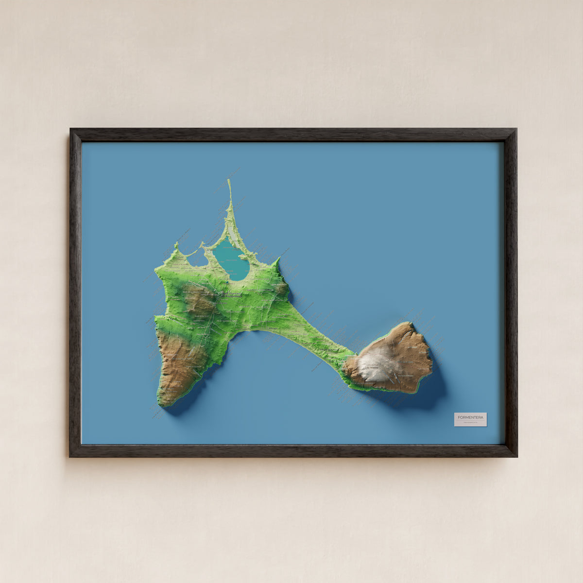 Mapa topográfico de Formentera, Clásico, 50 × 70 cm: presentación en marco negro (marco no incluido).