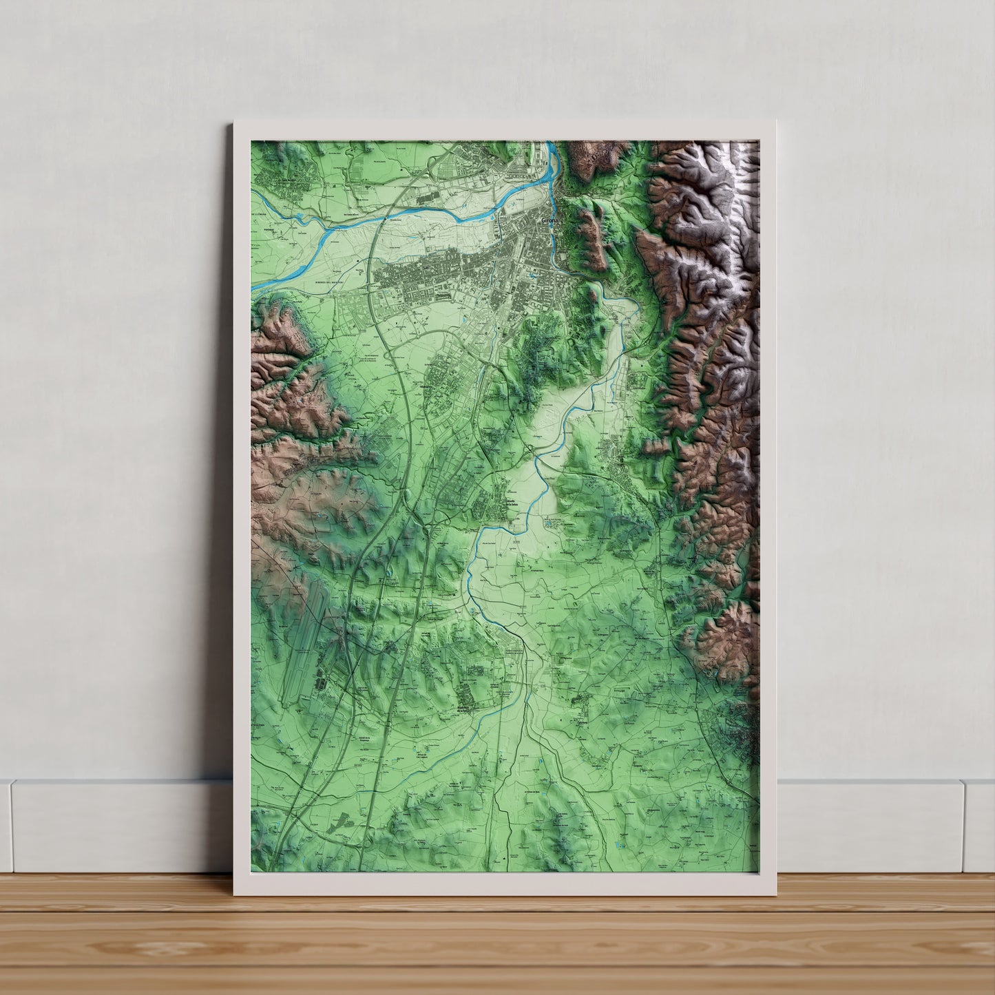 Mapa artístico del relieve de Fornells de la Selva, al Gironès, con 15 km de entorno y base topográfica ICGC. Presentación enmarcada.