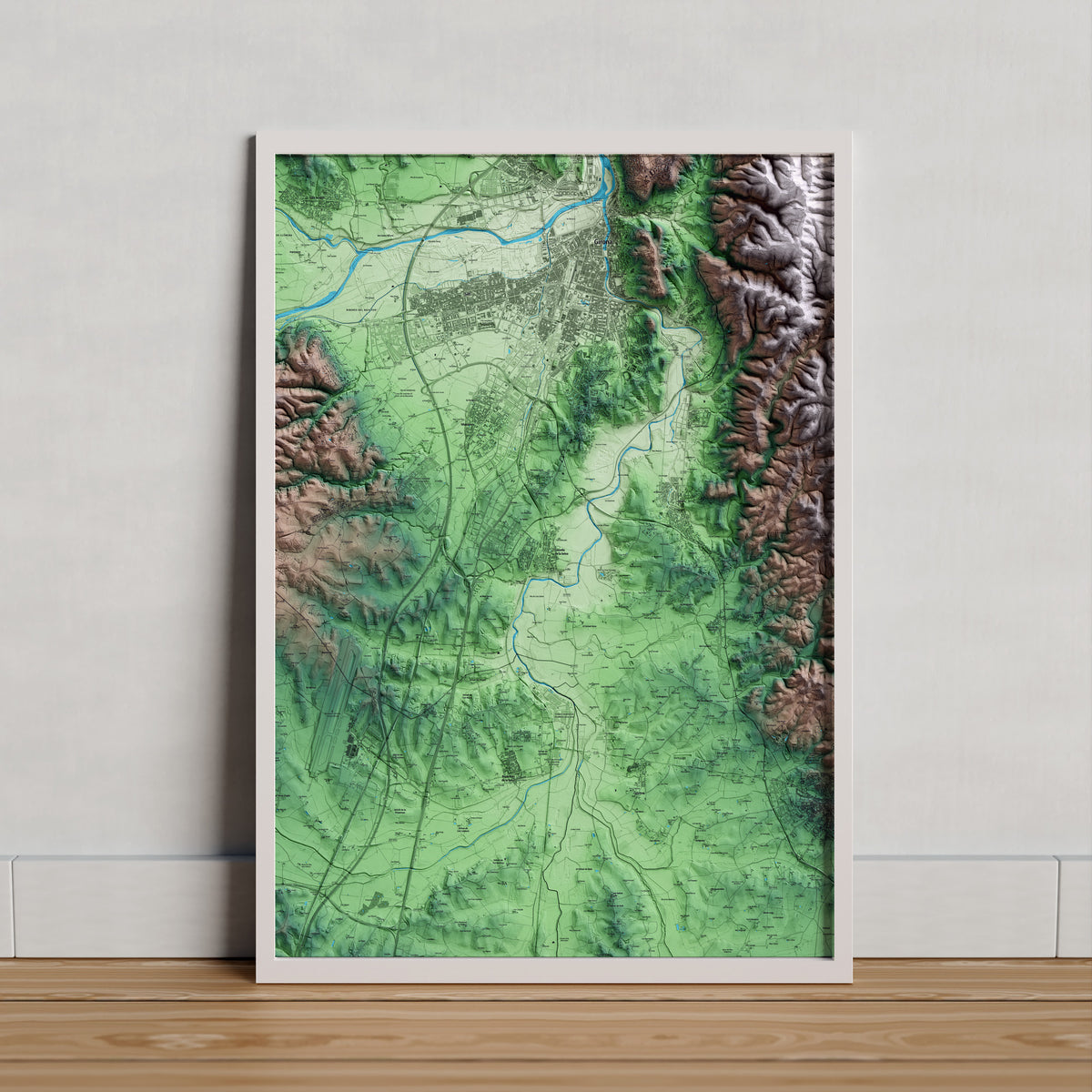 Mapa artístico del relieve de Fornells de la Selva, al Gironès, con 15 km de entorno y base topográfica ICGC. Presentación enmarcada.