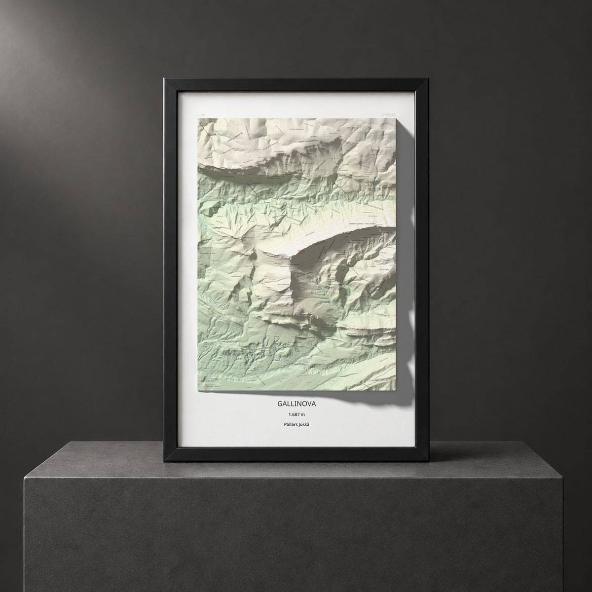 Mapa de relieve de Gallinova, 1687 m, Pallars Jussà, lámina 100 Cims de Trobart. Presentación enmarcada. 61 × 91 cm.