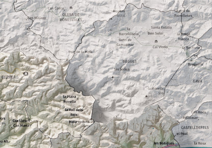 Mapa de relleu del Garraf, amb el territori en color i l’entorn en blanc. Detall de la part superior dreta. 21 × 30 cm. Estil Cartogràfic.