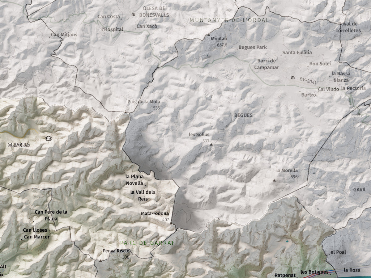 Mapa de relleu del Garraf, amb el territori en color i l’entorn en blanc. Detall de la part superior dreta. 30 × 40 cm. Estil Cartogràfic.