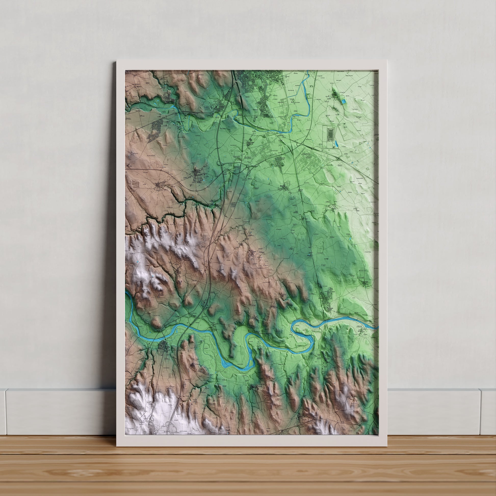 Mapa artístico del relieve de Garrigàs, al Alt Empordà, con 15 km de entorno y base topográfica ICGC. Presentación enmarcada.