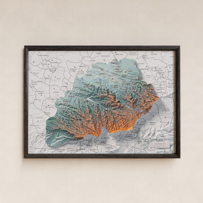 Mapa de relieve de las Garrigues, con el territorio en color y el entorno en blanco. Presentación con marco. 21 × 30 cm. Estilo Azul y naranja.