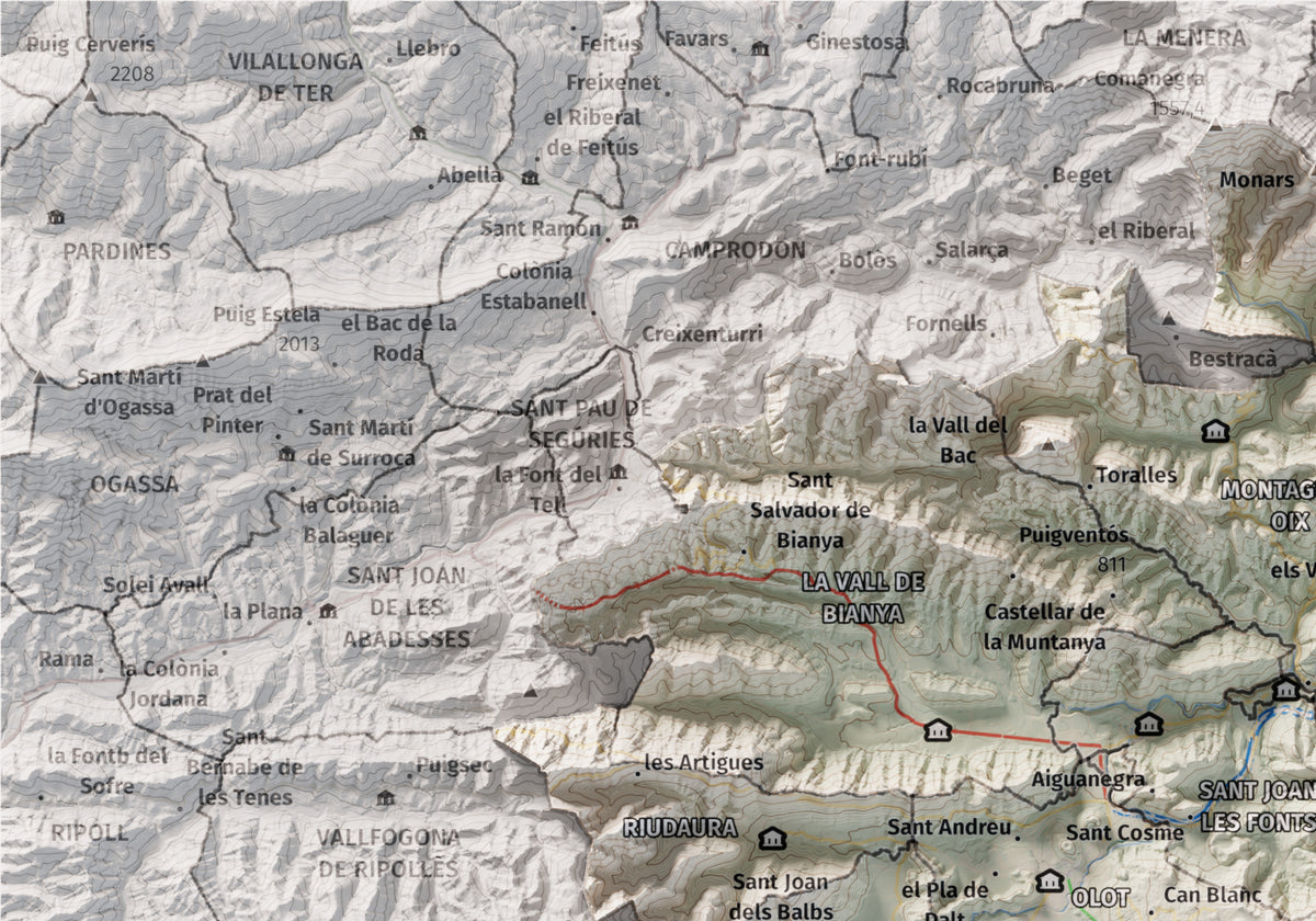 Mapa de relleu de la Garrotxa, amb el territori en color i l’entorn en blanc. Detall de la part superior esquerra. 21 × 30 cm. Estil Cartogràfic.