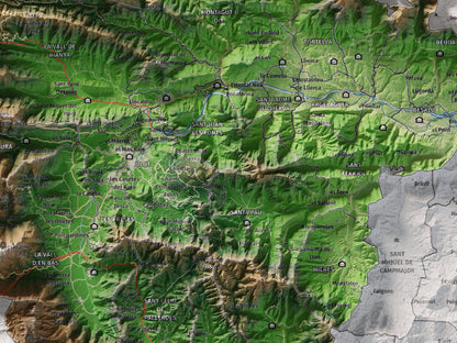 Mapa de relleu de la Garrotxa, amb el territori en color i l’entorn en blanc. Detall de la part central. 30 × 40 cm. Estil Clàssic.