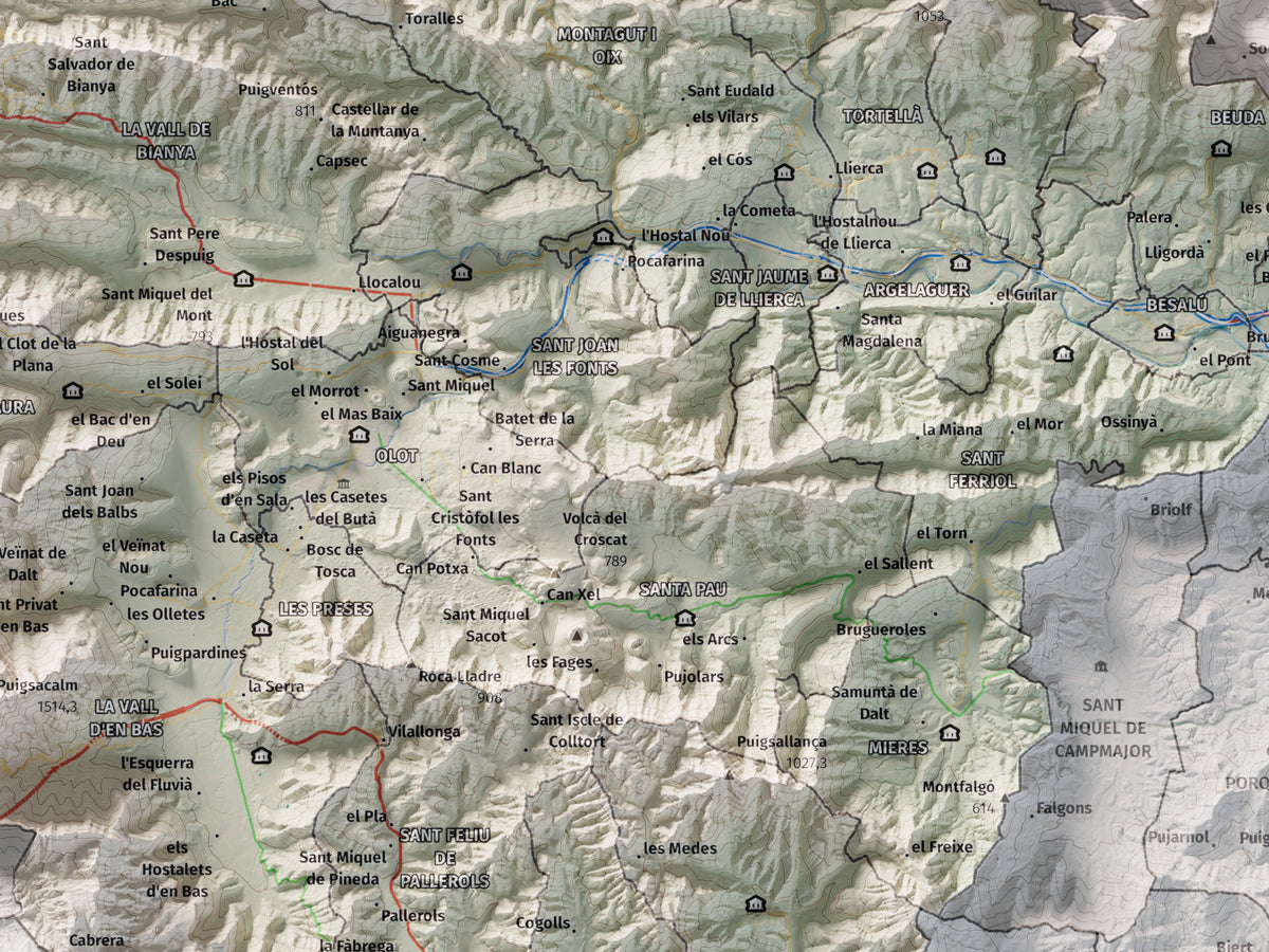 Mapa de relleu de la Garrotxa, amb el territori en color i l’entorn en blanc. Detall de la part central. 30 × 40 cm. Estil Cartogràfic.