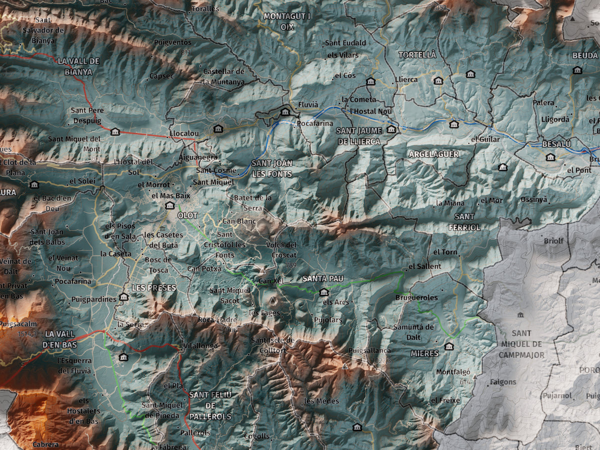 Mapa de relleu de la Garrotxa, amb el territori en color i l’entorn en blanc. Detall de la part central. 30 × 40 cm. Estil Blau i taronja.