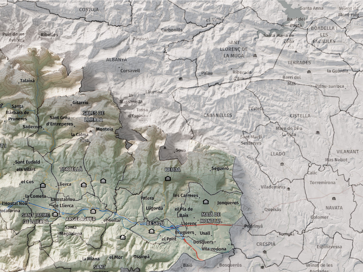 Mapa de relleu de la Garrotxa, amb el territori en color i l’entorn en blanc. Detall de la part superior dreta. 30 × 40 cm. Estil Cartogràfic.