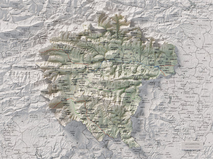 Mapa de relleu de la Garrotxa, amb el territori en color i l’entorn en blanc. Vista completa de la làmina. 30 × 40 cm. Estil Cartogràfic.