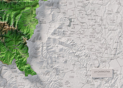 Mapa de relleu de la Garrotxa, amb el territori en color i l’entorn en blanc. Detall de la part inferior dreta. 50 × 70 cm. Estil Clàssic.