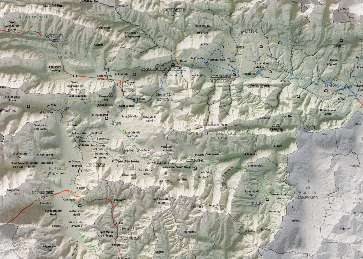 Mapa de relleu de la Garrotxa, amb el territori en color i l’entorn en blanc. Detall de la part central. 50 × 70 cm. Estil Cartogràfic.