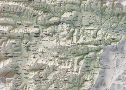 Mapa de relleu de la Garrotxa, amb el territori en color i l’entorn en blanc. Detall de la part central. 50 × 70 cm. Estil Cartogràfic.