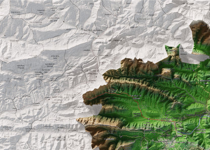Mapa de relleu de la Garrotxa, amb el territori en color i l’entorn en blanc. Detall de la part superior esquerra. 50 × 70 cm. Estil Clàssic.