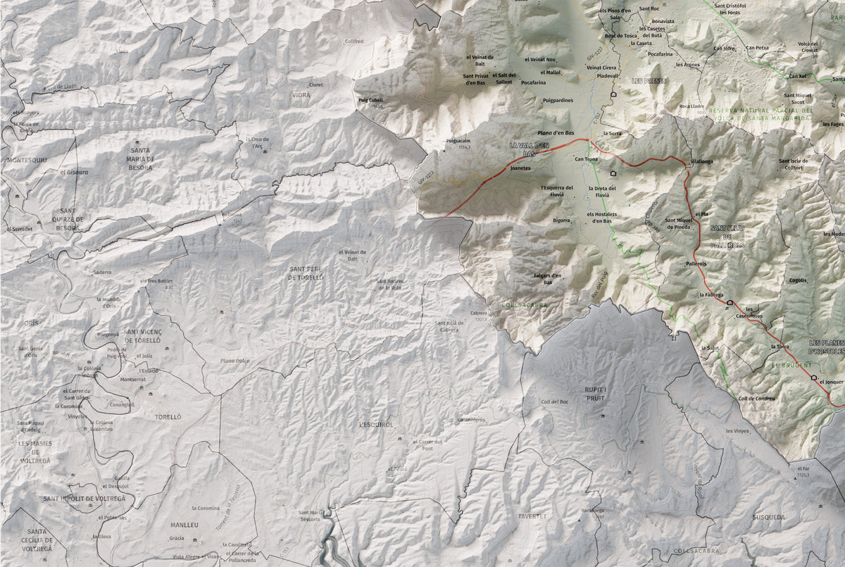 Mapa de relleu de la Garrotxa, amb el territori en color i l’entorn en blanc. Detall de la part inferior esquerra. 61 × 91 cm. Estil Cartogràfic.