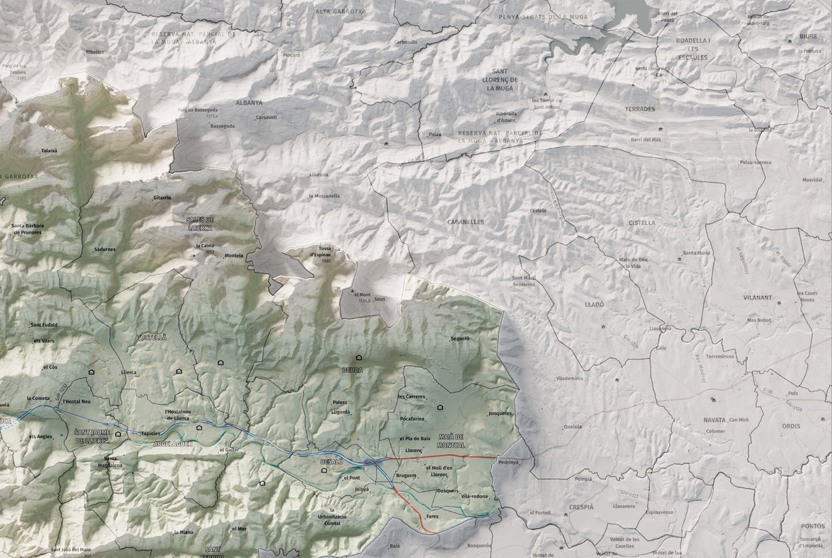 Mapa de relleu de la Garrotxa, amb el territori en color i l’entorn en blanc. Detall de la part superior dreta. 61 × 91 cm. Estil Cartogràfic.