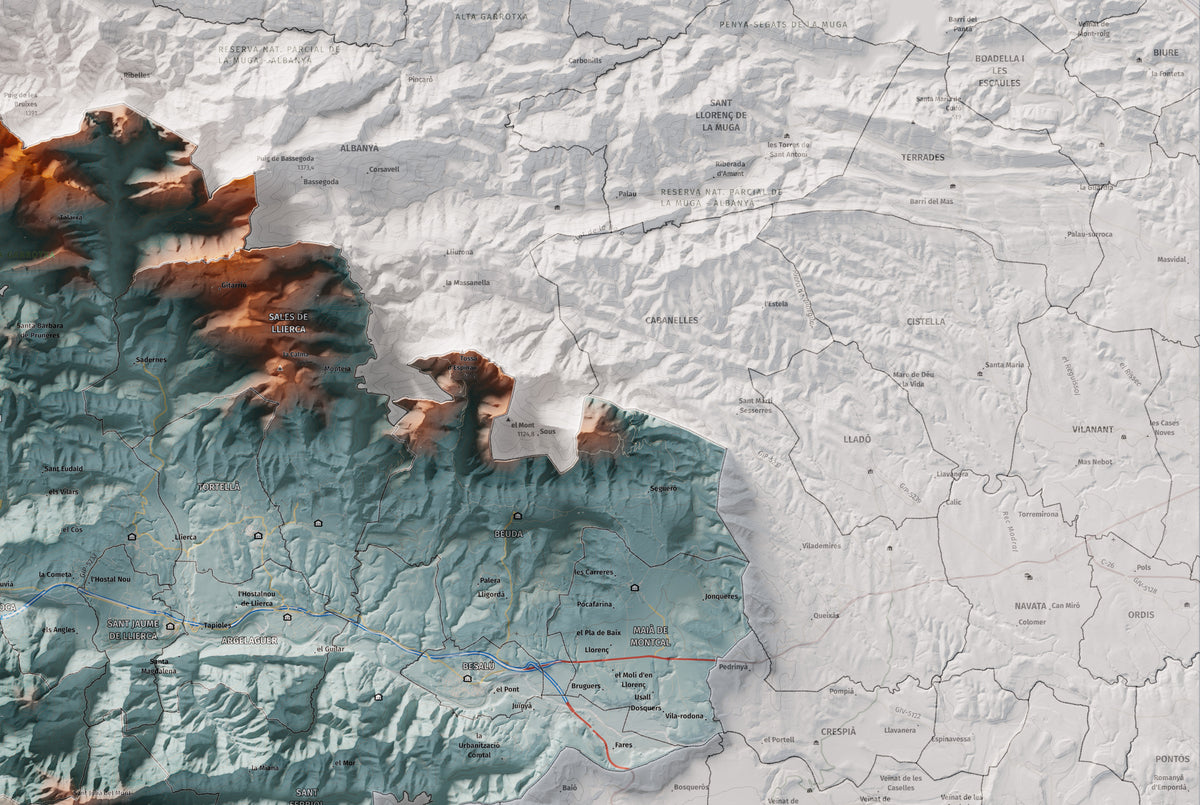 Mapa de relleu de la Garrotxa, amb el territori en color i l’entorn en blanc. Detall de la part superior dreta. 61 × 91 cm. Estil Blau i taronja.