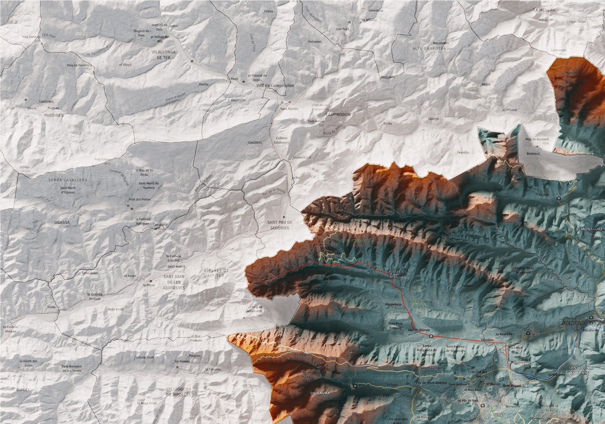 Mapa de relleu de la Garrotxa, amb el territori en color i l’entorn en blanc. Detall de la part superior esquerra. 70 × 100 cm. Estil Blau i taronja.