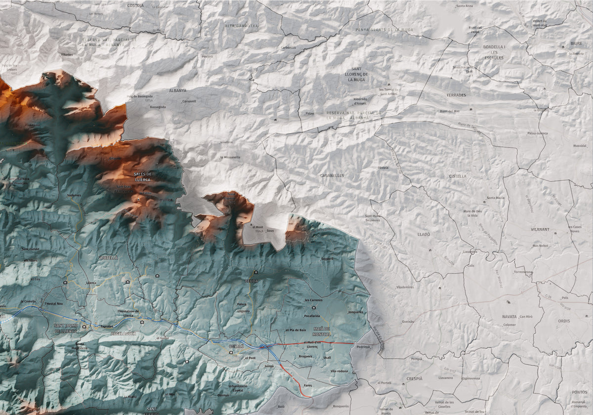 Mapa de relleu de la Garrotxa, amb el territori en color i l’entorn en blanc. Detall de la part superior dreta. 70 × 100 cm. Estil Blau i taronja.