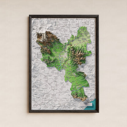 Mapa de relleu del Gironès, amb el territori en color i l’entorn en blanc. Presentació amb marc. 21 × 30 cm. Estil Clàssic.