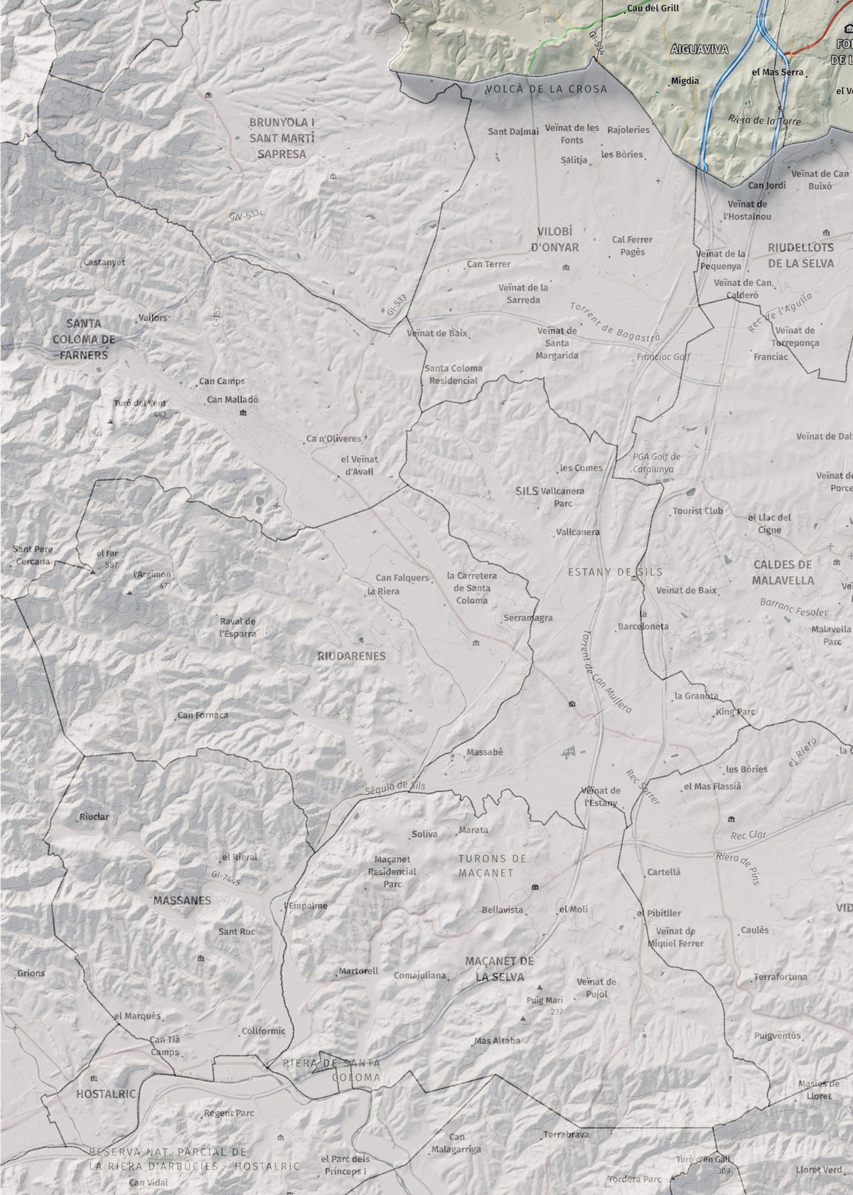 Mapa de relleu del Gironès, amb el territori en color i l’entorn en blanc. Detall de la part inferior esquerra. 50 × 70 cm. Estil Cartogràfic.