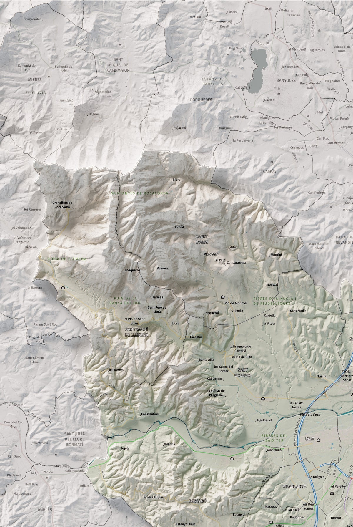 Mapa de relleu del Gironès, amb el territori en color i l’entorn en blanc. Detall de la part superior esquerra. 61 × 91 cm. Estil Cartogràfic.