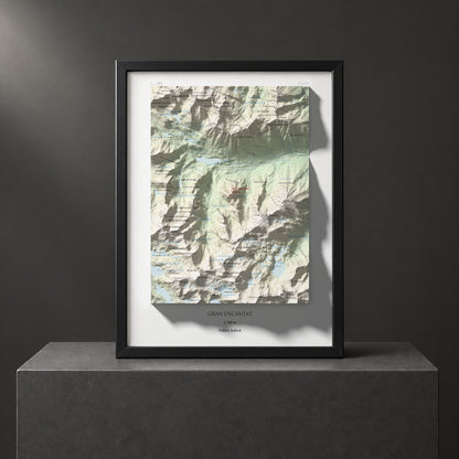 Mapa de relieve de Gran Encantat, 2749 m, Pallars Sobirà, lámina 100 Cims de Trobart. Presentación enmarcada. 30 × 40 cm.