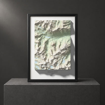 Mapa de relieve de Gran Encantat, 2749 m, Pallars Sobirà, lámina 100 Cims de Trobart. Presentación enmarcada. 50 × 70 cm.