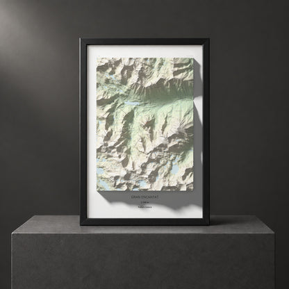 Mapa de relieve de Gran Encantat, 2749 m, Pallars Sobirà, lámina 100 Cims de Trobart. Presentación enmarcada. 61 × 91 cm.
