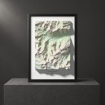 Mapa de relieve de Gran Encantat, 2749 m, Pallars Sobirà, lámina 100 Cims de Trobart. Presentación enmarcada. 70 × 100 cm.