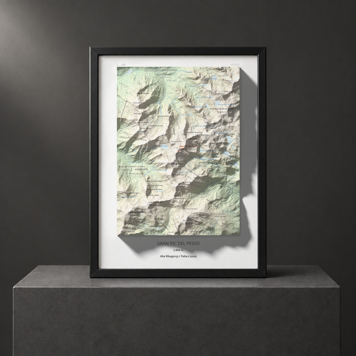 Mapa de relieve de Gran Pic del Pessó, 2894 m, Alta Ribagorça · Pallars Jussà, lámina 100 Cims de Trobart. Presentación enmarcada. 30 × 40 cm.