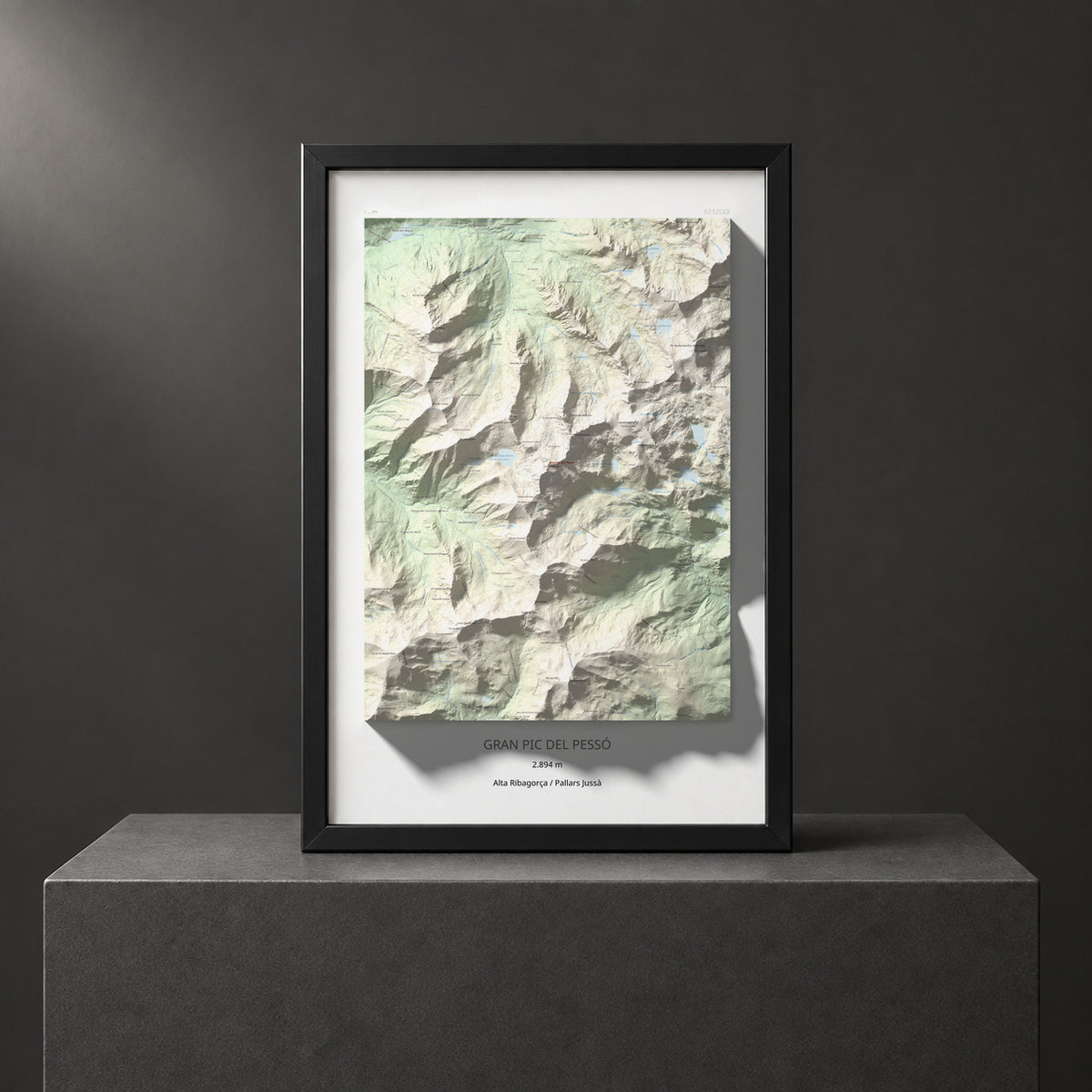 Mapa de relieve de Gran Pic del Pessó, 2894 m, Alta Ribagorça · Pallars Jussà, lámina 100 Cims de Trobart. Presentación enmarcada. 61 × 91 cm.