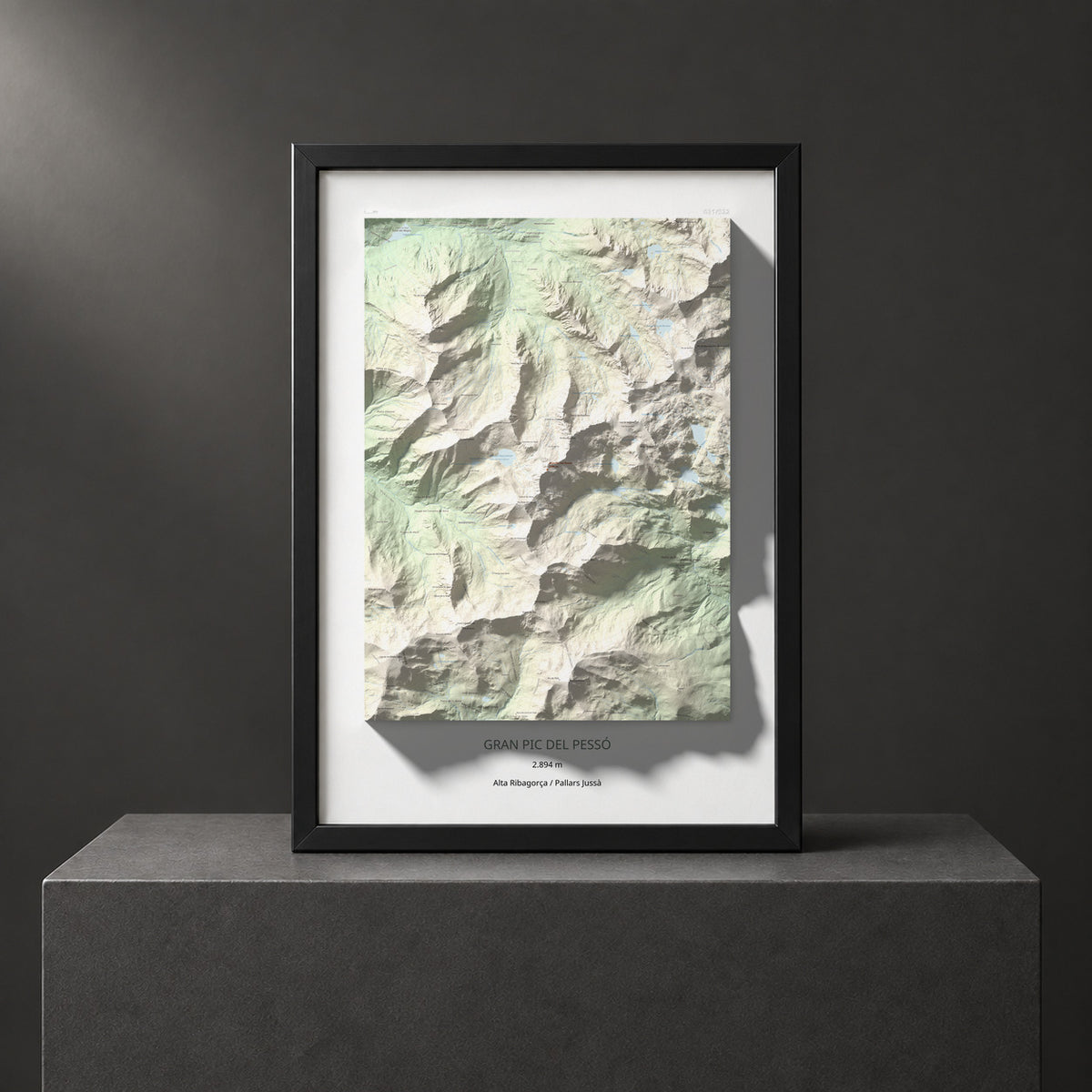 Mapa de relieve de Gran Pic del Pessó, 2894 m, Alta Ribagorça · Pallars Jussà, lámina 100 Cims de Trobart. Presentación enmarcada. 70 × 100 cm.