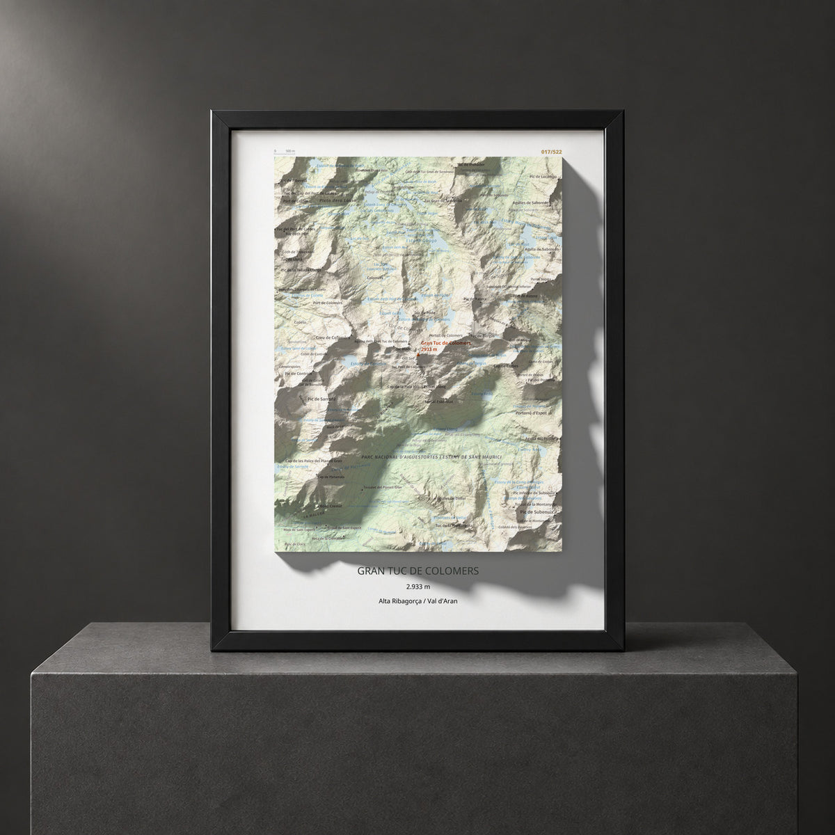 Mapa de relieve de Gran Tuc de Colomers, 2933 m, Alta Ribagorça · Val d'Aran, lámina 100 Cims de Trobart. Presentación enmarcada. 30 × 40 cm.