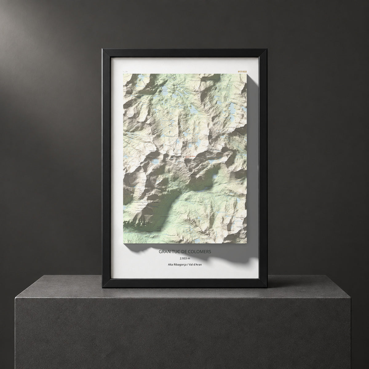 Mapa de relieve de Gran Tuc de Colomers, 2933 m, Alta Ribagorça · Val d'Aran, lámina 100 Cims de Trobart. Presentación enmarcada. 61 × 91 cm.