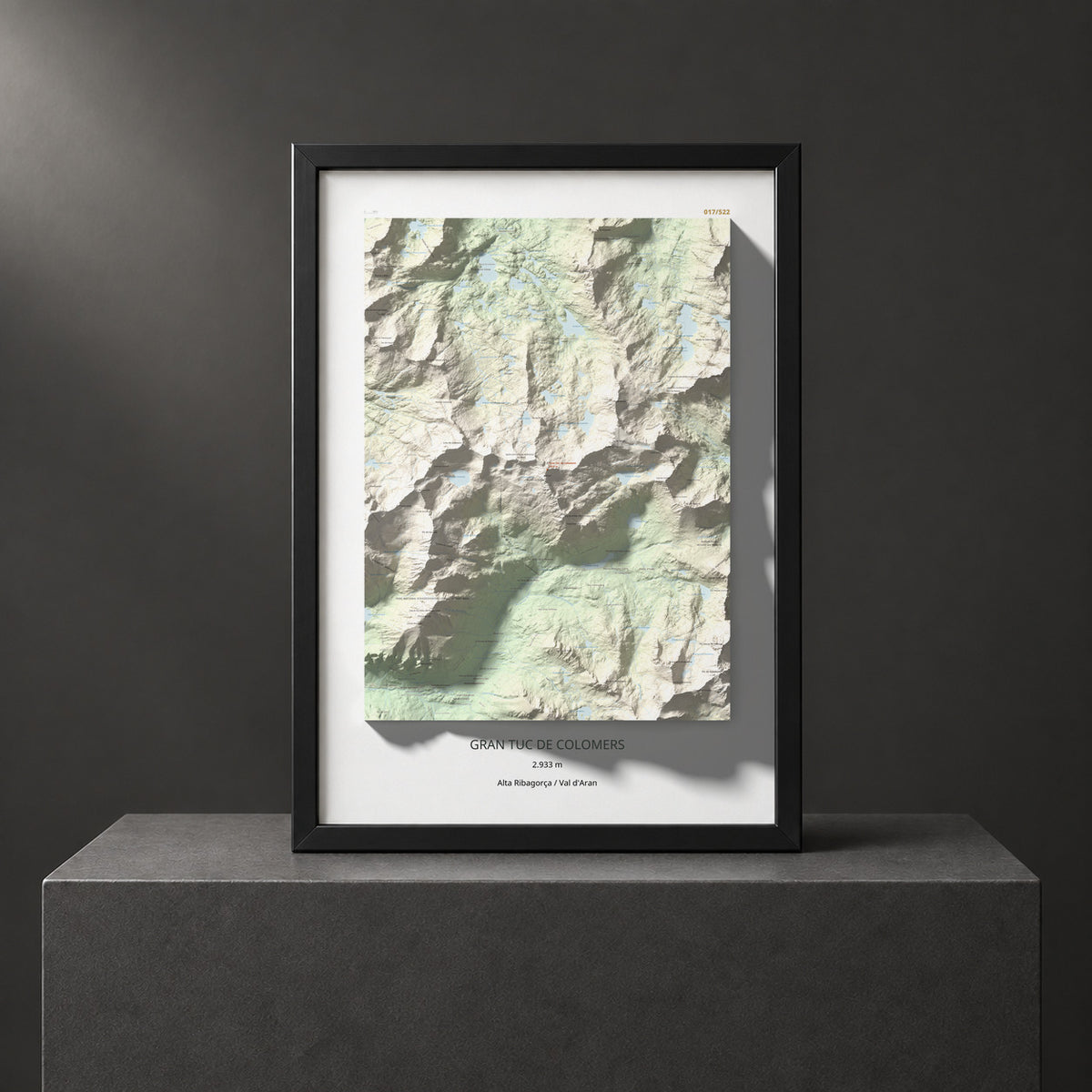 Mapa de relieve de Gran Tuc de Colomers, 2933 m, Alta Ribagorça · Val d'Aran, lámina 100 Cims de Trobart. Presentación enmarcada. 70 × 100 cm.
