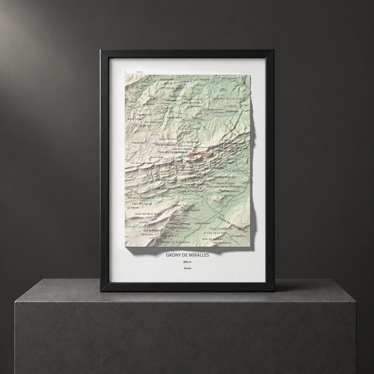 Mapa de relieve de Grony de Miralles, 866 m, Anoia, lámina 100 Cims de Trobart. Presentación enmarcada. 21 × 30 cm.