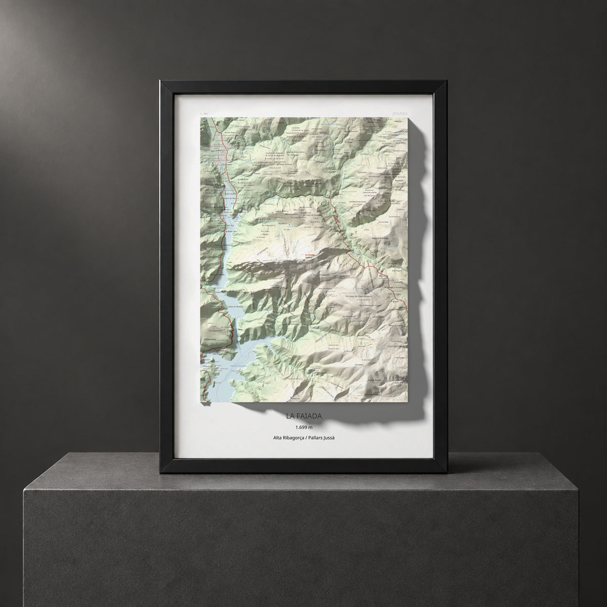 Mapa de relieve de La Faiada, 1699 m, Alta Ribagorça · Pallars Jussà, lámina 100 Cims de Trobart. Presentación enmarcada. 50 × 70 cm.