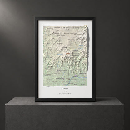 Mapa de relieve de La Mola, 317 m, Baix Penedès · Tarragonès, lámina 100 Cims de Trobart. Presentación enmarcada. 21 × 30 cm.