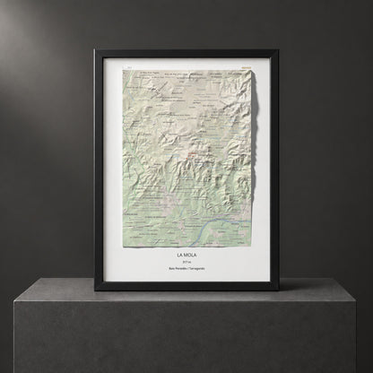 Mapa de relieve de La Mola, 317 m, Baix Penedès · Tarragonès, lámina 100 Cims de Trobart. Presentación enmarcada. 30 × 40 cm.