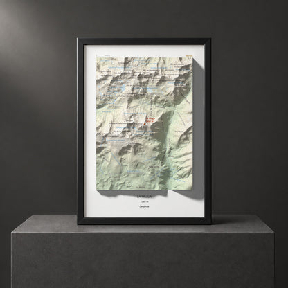 Mapa de relieve de La Muga, 2861 m, Cerdanya, lámina 100 Cims de Trobart. Presentación enmarcada. 21 × 30 cm.