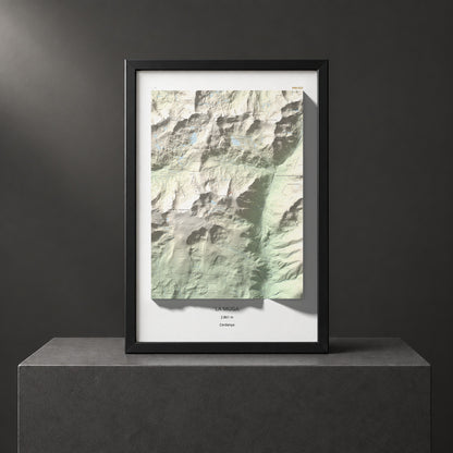 Mapa de relieve de La Muga, 2861 m, Cerdanya, lámina 100 Cims de Trobart. Presentación enmarcada. 61 × 91 cm.