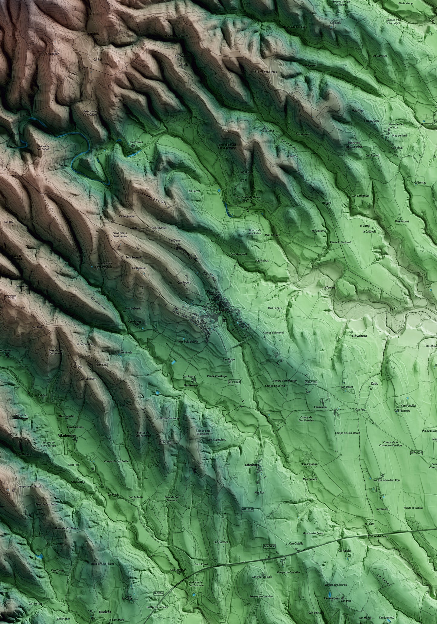 Mapa artístico del relieve de Lladó, al Alt Empordà, con 15 km de entorno y base topográfica ICGC. Detalle de la zona central.