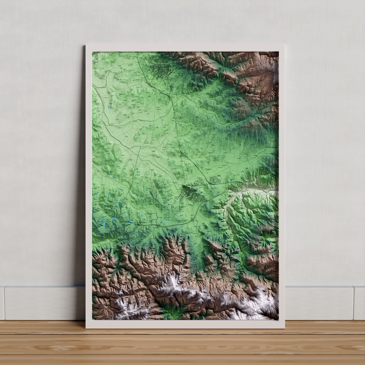 Mapa artístico del relieve de Llagostera, al Gironès, con 15 km de entorno y base topográfica ICGC. Presentación enmarcada.