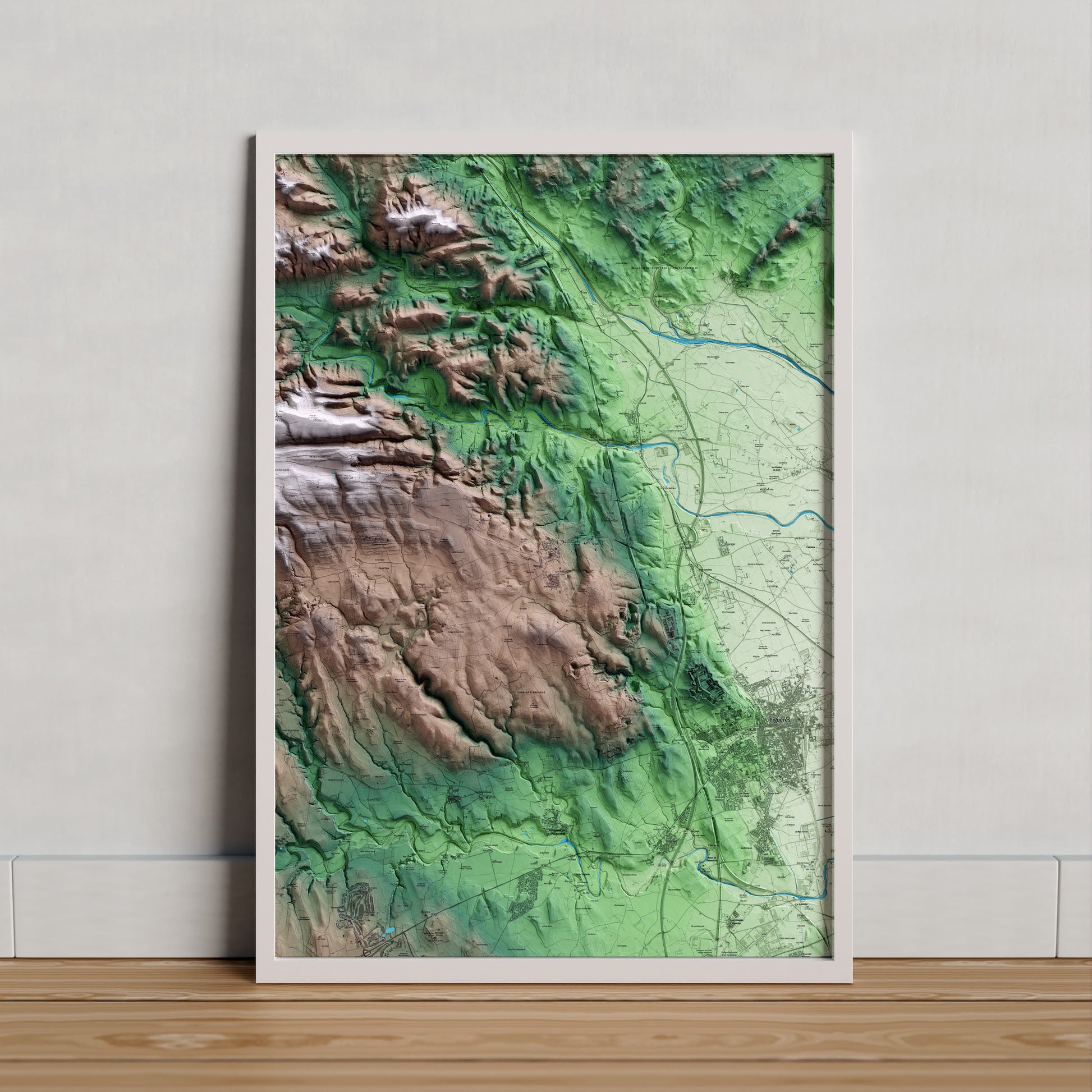 Mapa artístico del relieve de Llers, al Alt Empordà, con 15 km de entorno y base topográfica ICGC. Presentación enmarcada.