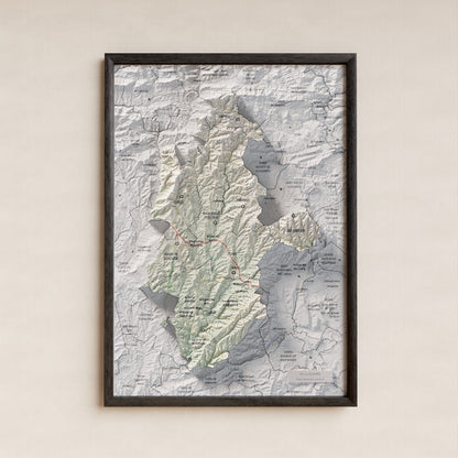 Mapa de relleu del Lluçanès, amb el territori en color i l’entorn en blanc. Presentació amb marc. 21 × 30 cm. Estil Cartogràfic.