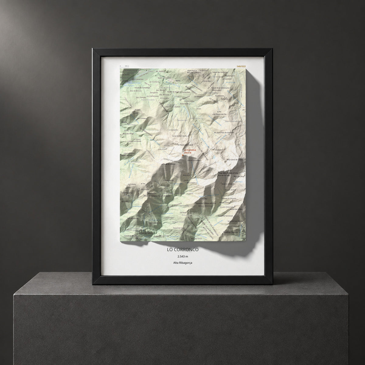 Mapa de relieve de Lo Corronco, 2543 m, Alta Ribagorça, lámina 100 Cims de Trobart. Presentación enmarcada. 30 × 40 cm.