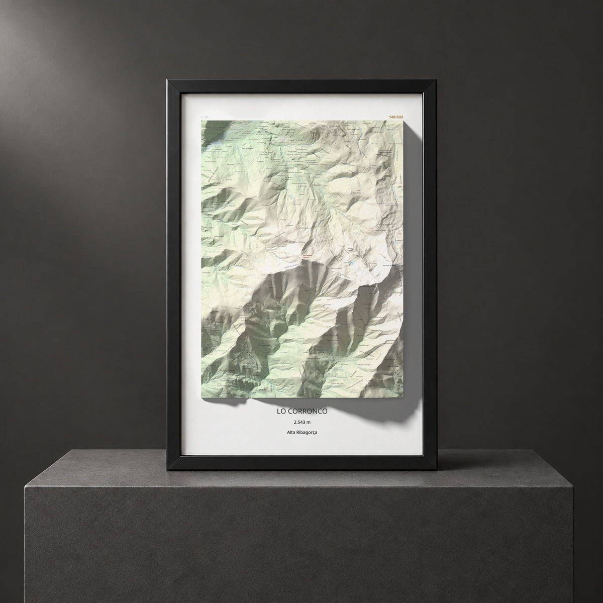 Mapa de relieve de Lo Corronco, 2543 m, Alta Ribagorça, lámina 100 Cims de Trobart. Presentación enmarcada. 61 × 91 cm.
