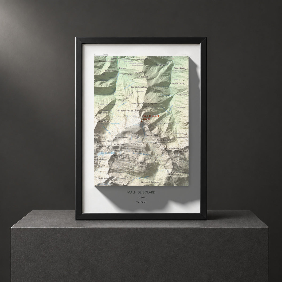 Mapa de relieve de Malh de Bolard, 2753 m, Val d'Aran, lámina 100 Cims de Trobart. Presentación enmarcada. 21 × 30 cm.