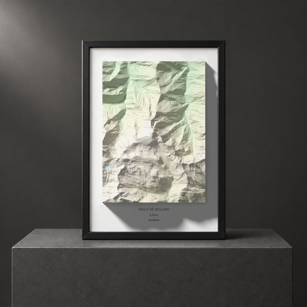 Mapa de relieve de Malh de Bolard, 2753 m, Val d'Aran, lámina 100 Cims de Trobart. Presentación enmarcada. 70 × 100 cm.